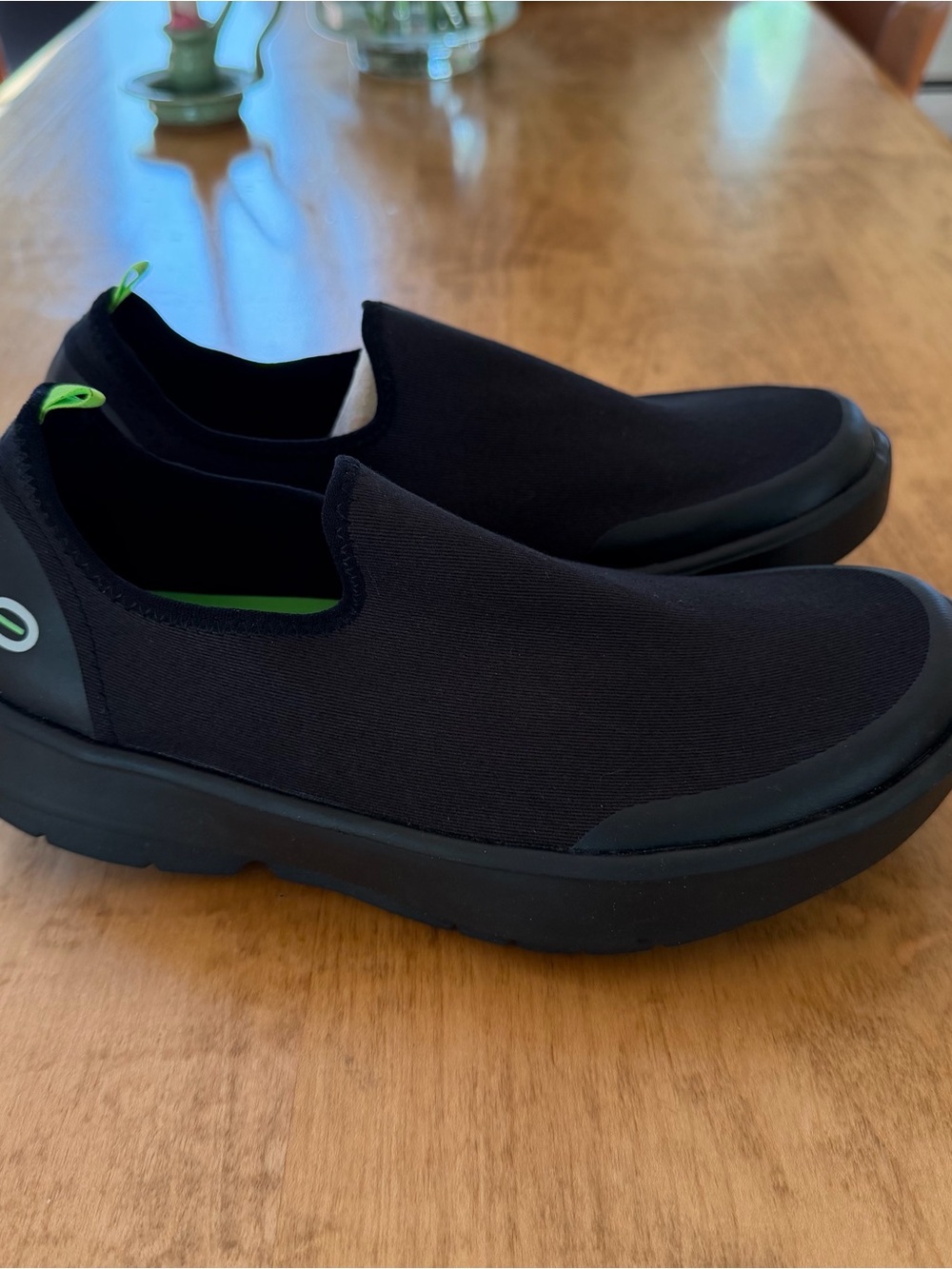 Oofos OOmg recovery slip on shoe size 9